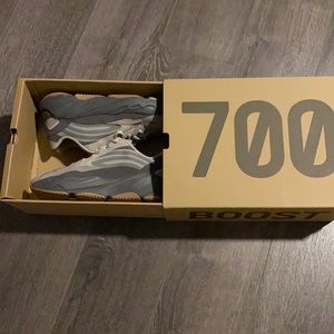 Yeezy boost 700 new no tag